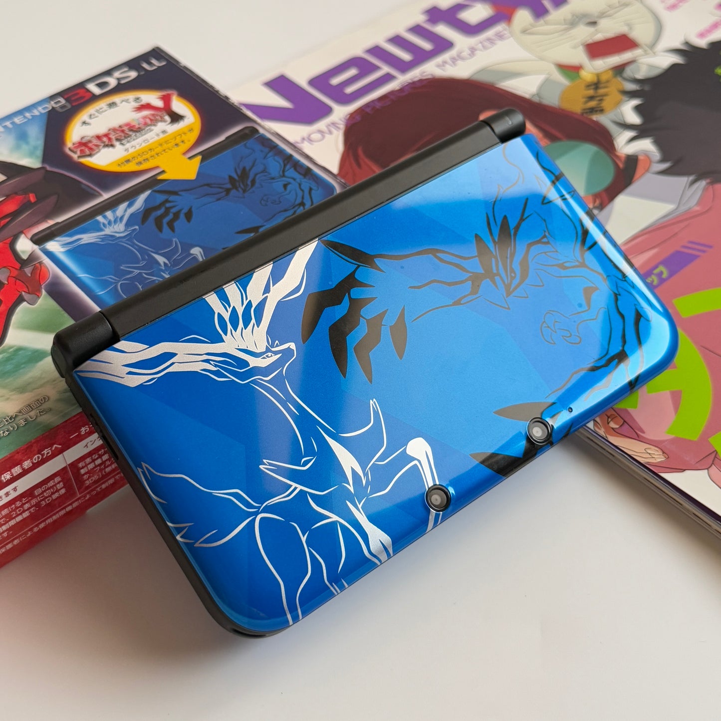 Nintendo 3DS XL Pokémon X and Y special edition