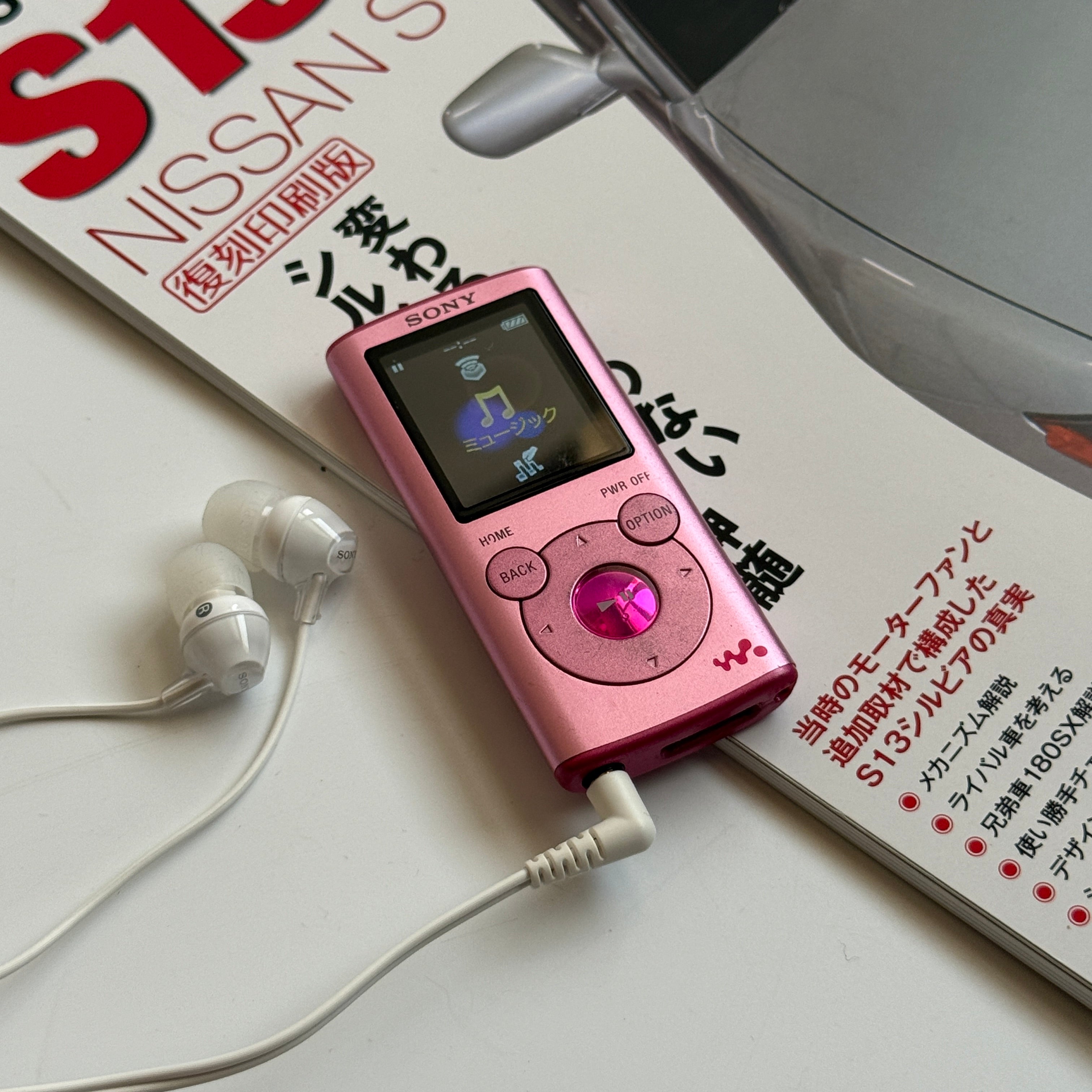 UVERworld WALKMAN ピンク 中古】セール対象品 WALKMAN Sシリーズ メモリ16GB ビビッドピンク NW