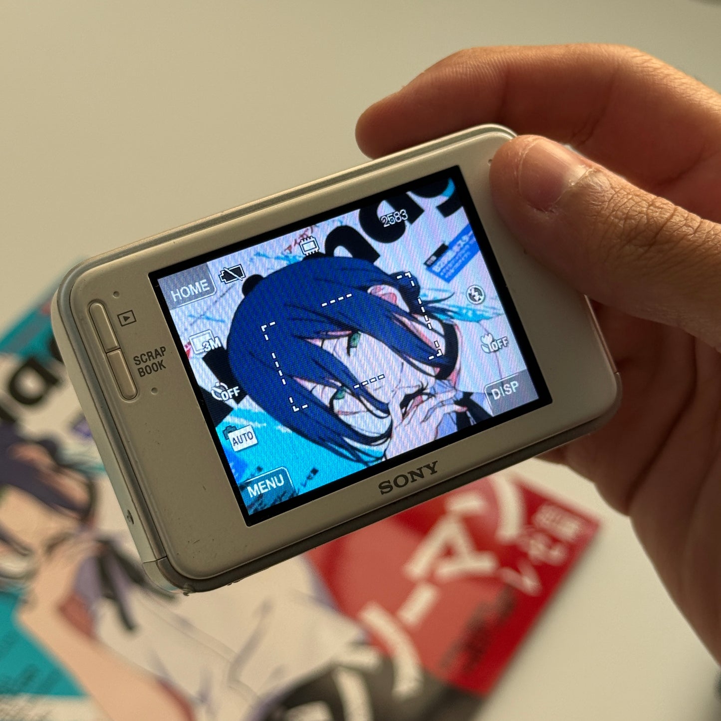 Sony cybershot DSC-T2 (White) (2)